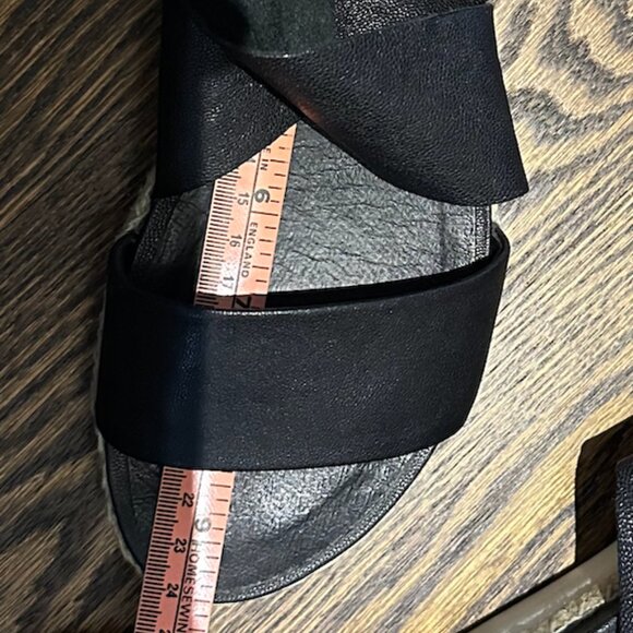 Leather Wishbone Sandals - Picture 5 of 5